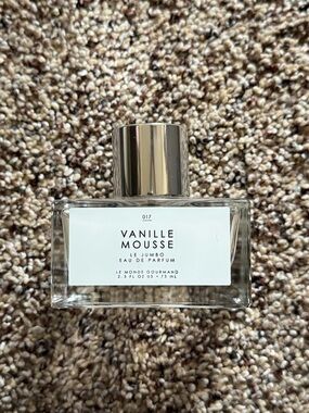 Vanille Mousse Eau de Parfum - Clear Glass Bottle with Gold Cap